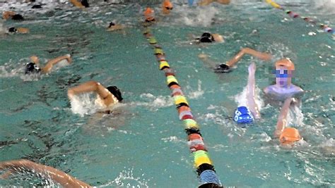 Voyeurisme dans une cabine de piscine